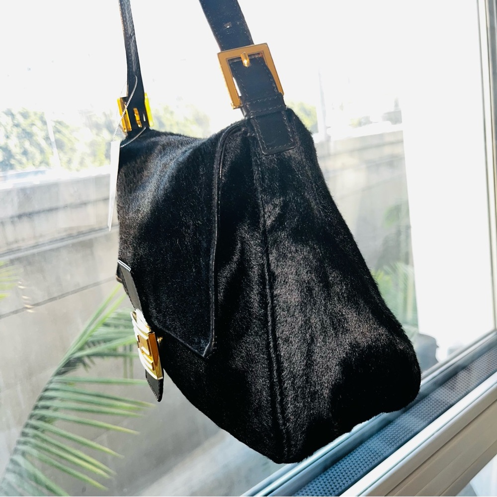 Fendi: Calf Hair Fur Gold FF Logo Mamma Baguette Shoulder Bag (Black) - Picture 10 of 16